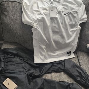 New mens Nike windbreaker cargo pants Az S men's large Nike football jersey Sz L